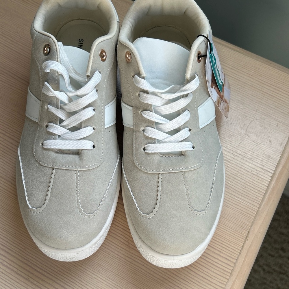 NWT Sincerely Jules Comfort Women's Memory Foam Sneakers Beige Size 7.5 - Picture 5 of 14